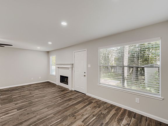 4th image of 11 Wineberry Pl