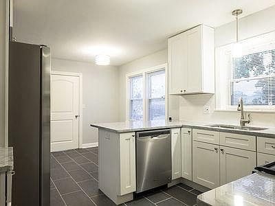 3rd image of 2910 W Touhy Ave APT 1