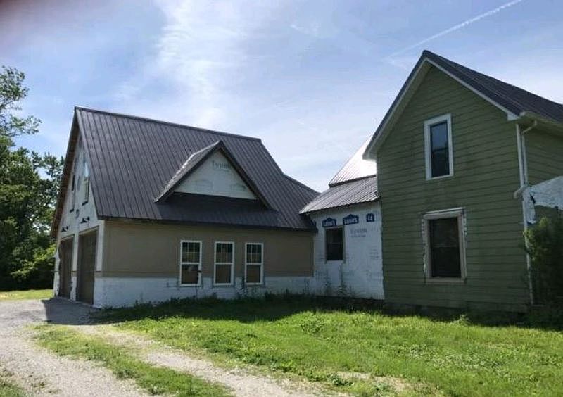 2nd image of 607 S Main St