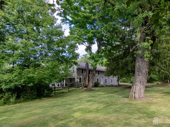 6 Dogwood Hl, Warren, NJ 07059