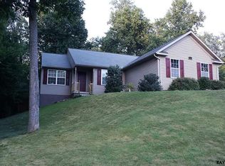 4501 Lynwood Dr, Spring Grove, PA 17362