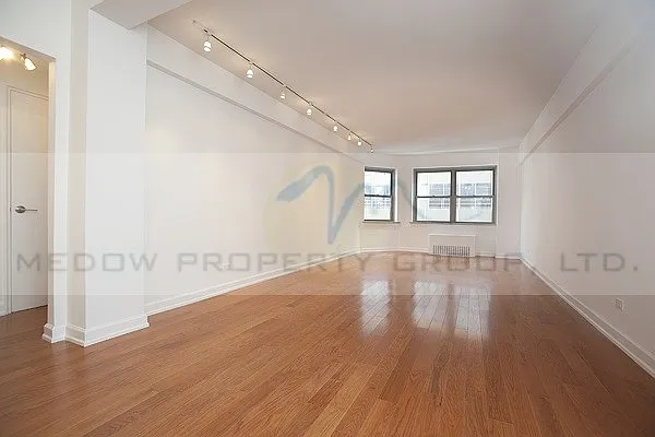 Rented by Medow Property | media 8