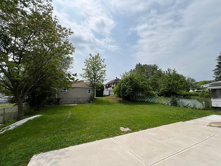 1143 Eynon St — Photo 7