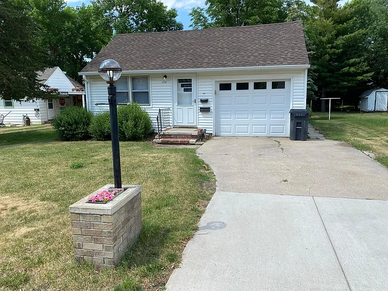 116 W Maple St — Photo 8