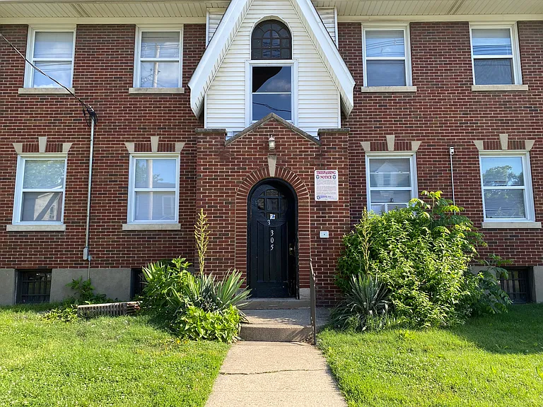 305 W Whitney Ave #204 — Photo 1