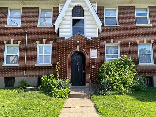 305 W Whitney Ave #204 Photo 1
