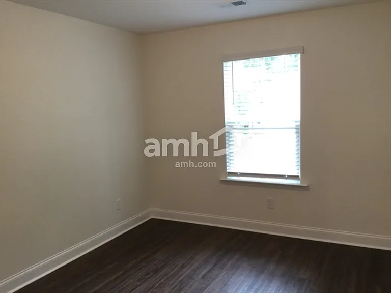 218 Swan Dr — Photo 15