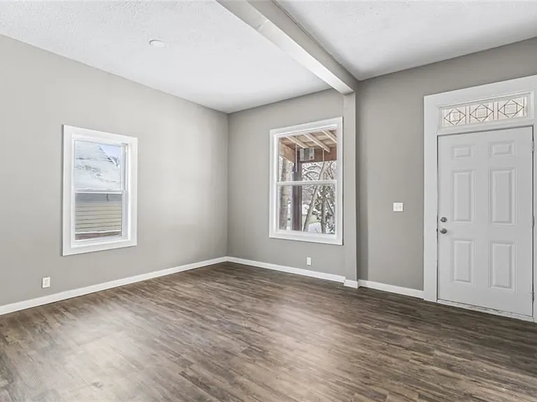 314 Grand Ave — Photo 6