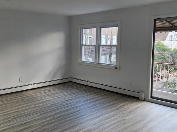 4017 Hudson Avenue image 2 of 16