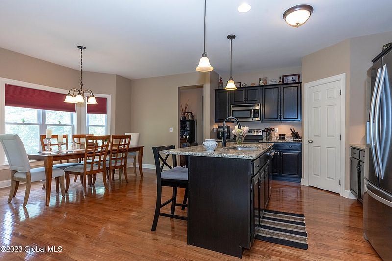 5th image of 106 Lancaster Court
