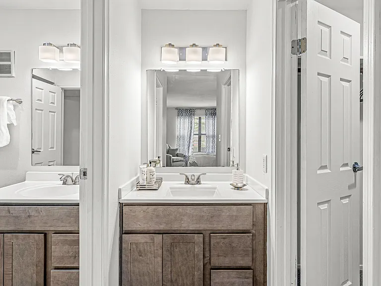 Enclave at Eagle Creek Apartments — Photo 19