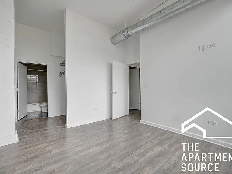 930 W Dakin St #2 — Photo 5