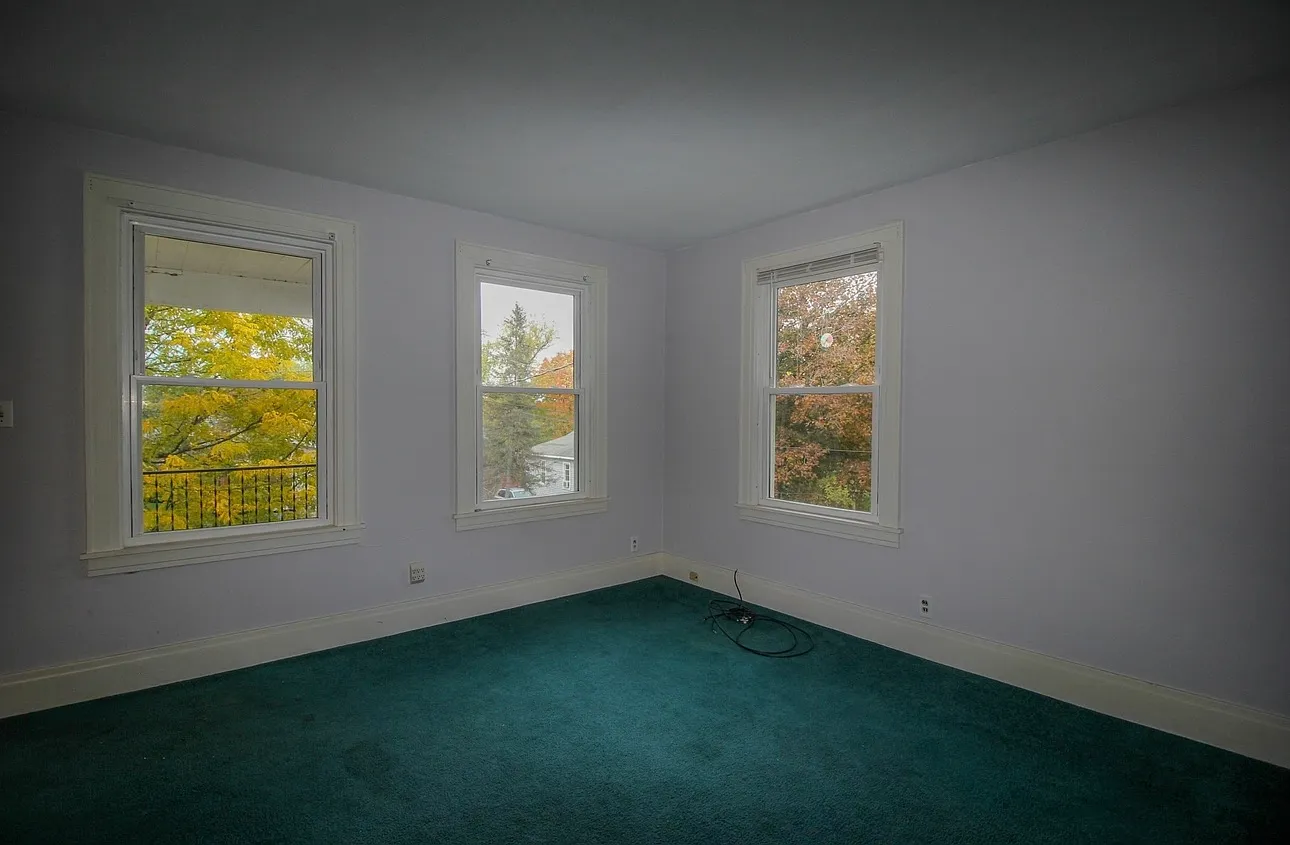 8 Woodland Rd — Photo 3