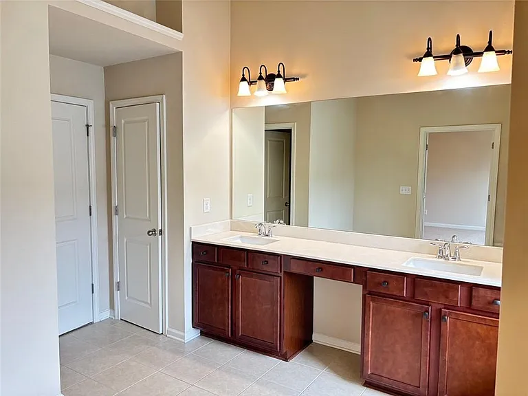 1012 Haley Woods Ct — Photo 12