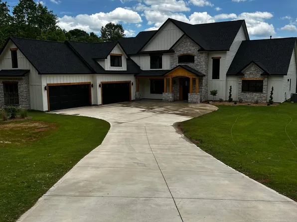 1450 Groce Meadow Rd, Greer, SC 29687