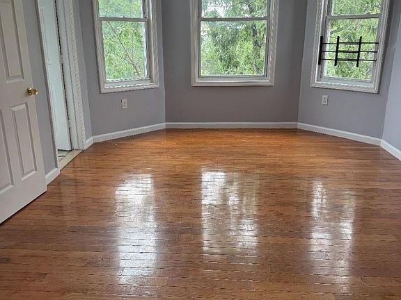 3rd image of 131 Ridgewood Ave Floor 3