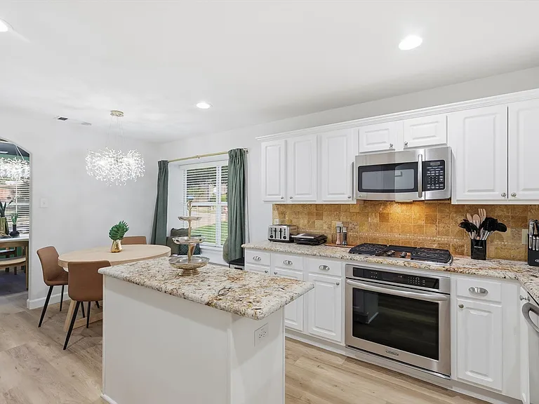 2831 Rosewood Blvd — Photo 8