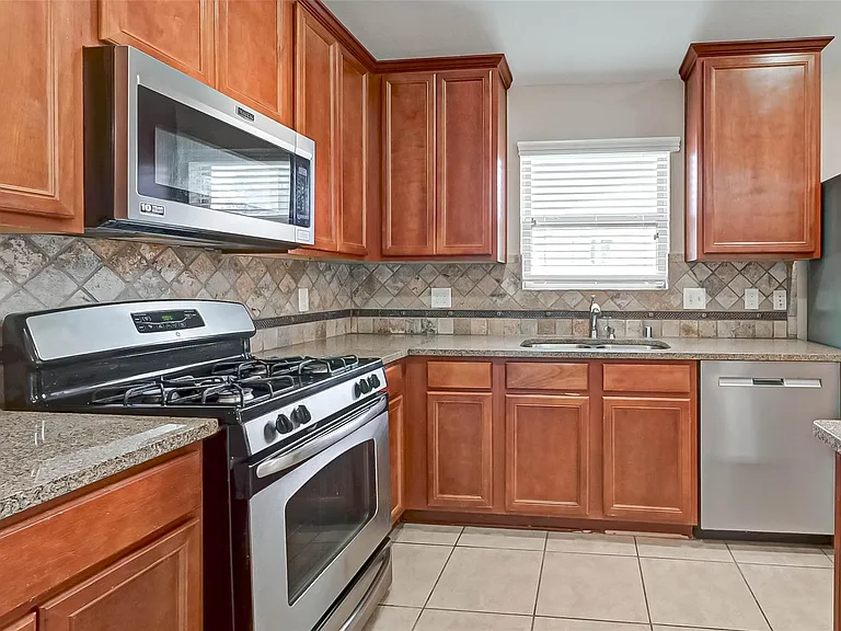 6402 Black Bamboo Ln — Photo 13
