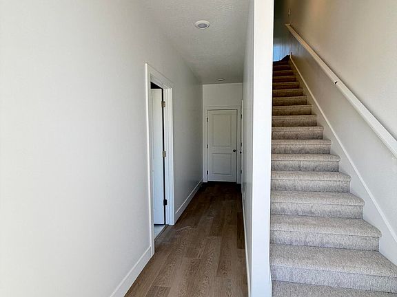 2nd image of 907 W Gold Ridge Ln