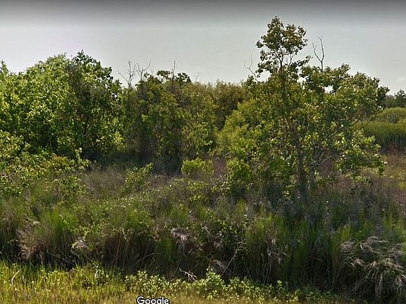 4th image of 487 Saint Charles Loop W