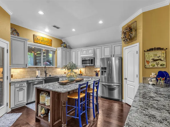 4512 Seventeen Lakes Ct, Roanoke, TX 76262