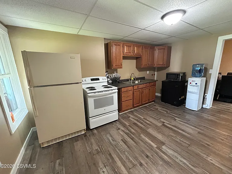 1225 Memorial Ave — Photo 6