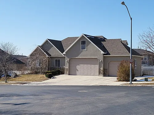 429 N 1340 E Photo 1