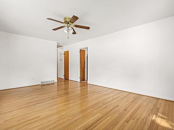 5th image of 525 Barksdale Dr