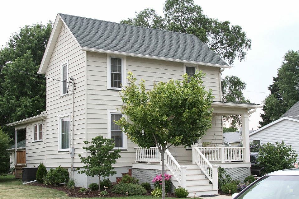 1st image of 221 S Russell Ave