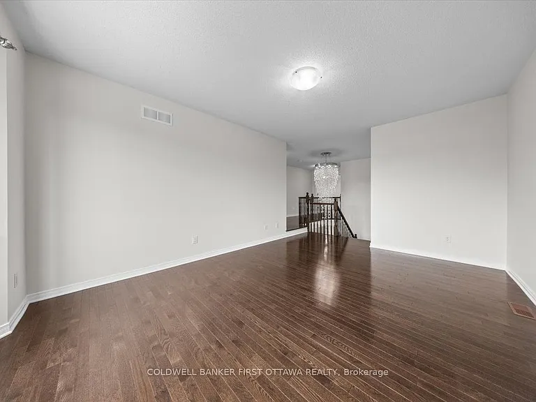 118 Culloden Cres — Photo 18