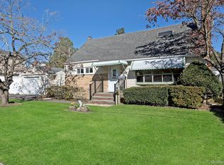 105 N Oak Street, Massapequa, NY 11758