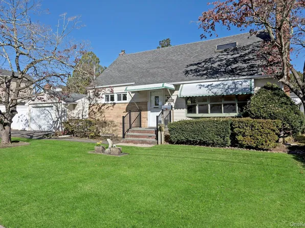 105 N Oak Street, Massapequa, NY 11758