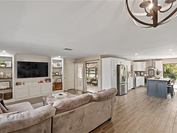 5th image of 1154 SE 13th St