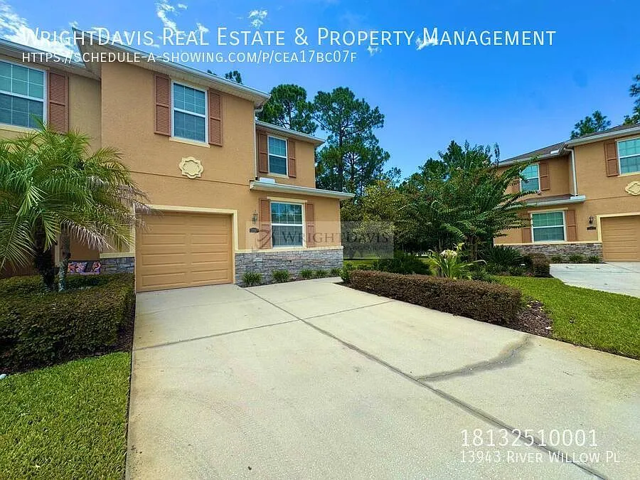Beautiful 3/2.5 New Tampa Townhome — Photo 1