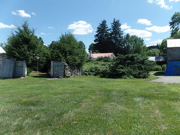 View of garden entrance/wall