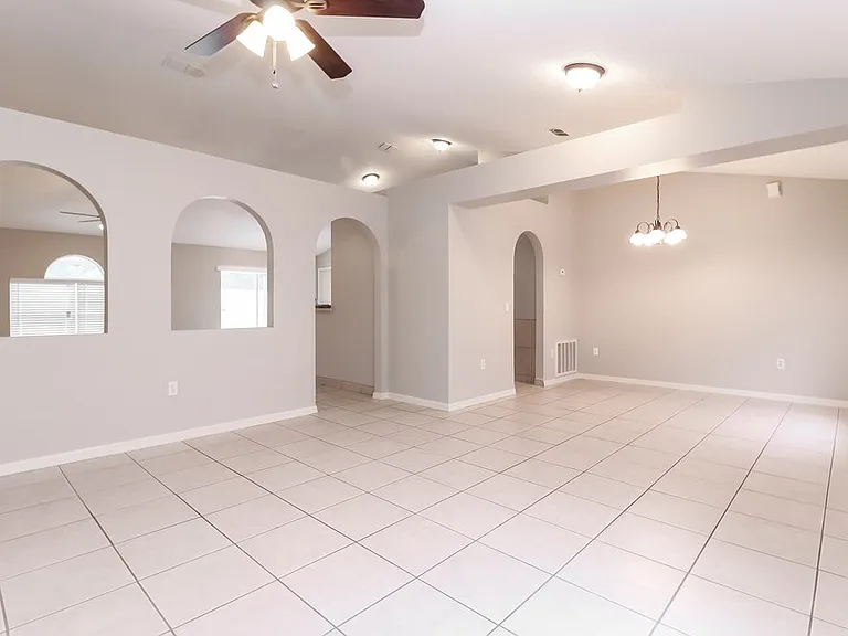 1932 Peridot Cir — Photo 2