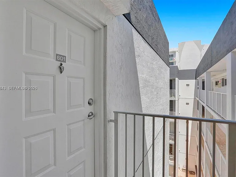 126 SW 17th Rd #601 — Photo 18