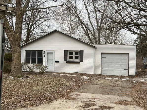 4 Squire Ct, Urbana, IL 61802