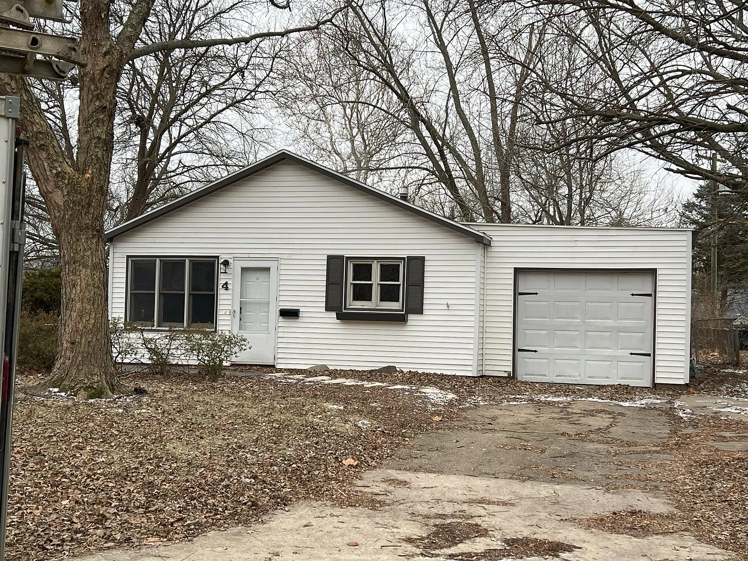 4 Squire Ct photo 1