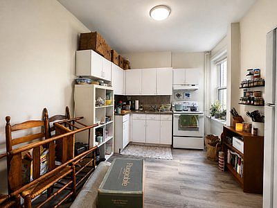 3rd image of 195 Winthrop Rd #3