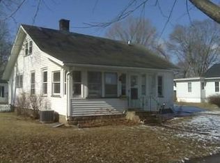 1001 School St, Henry, IL 61537