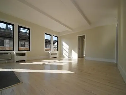 Rented by Buchbinder & Warren | media 21