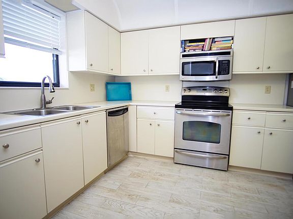 4th image of 300 N A1a APT I305