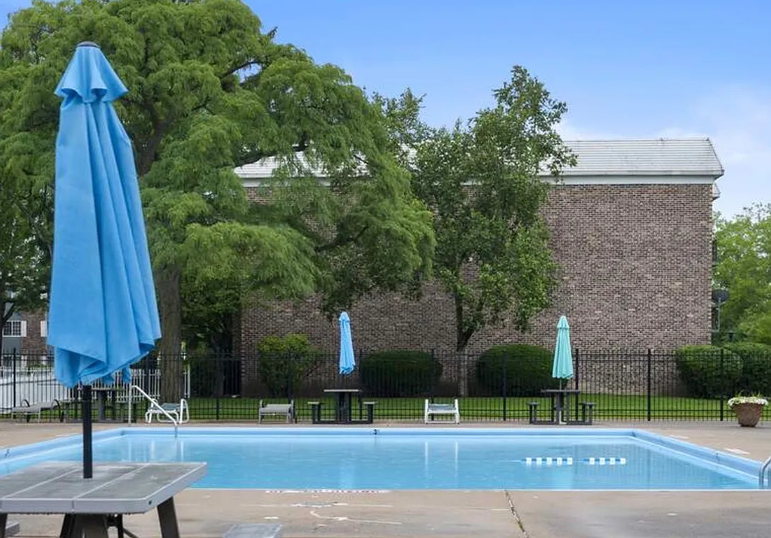 2 bed, 1100 sqft, $2,500 — Photo 3
