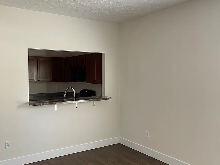 90 Court Yard Ln #9 — Photo 16