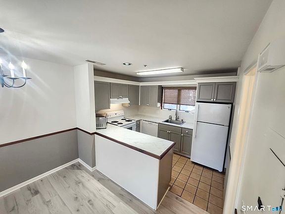 3rd image of 25 Cottage St APT 202