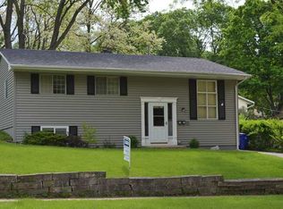 1332 39th St SE, Cedar Rapids, IA 52403