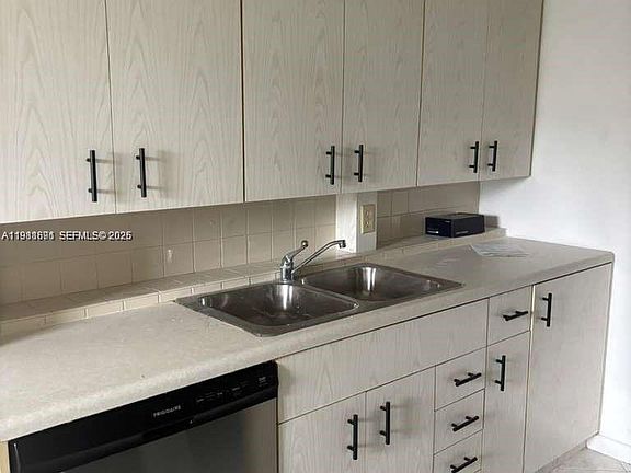 2nd image of 2052 Exeter Dr #2052-C