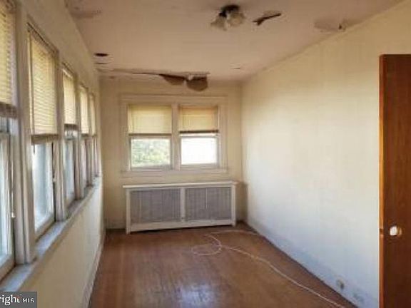 4th image of 329 Congress Ave