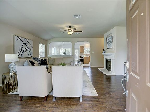 4th image of 3512 Fitzroy Ave